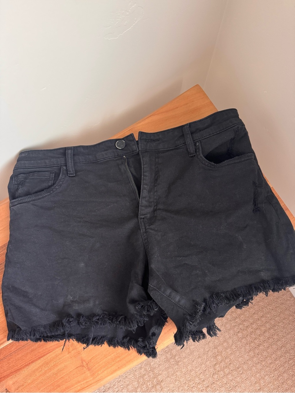 KUT: Women's Black Frayed Hem Denim Shorts
